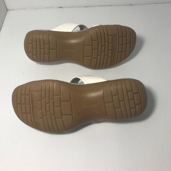 NWT Easy Street Comfort Wave White Slip-on Sandals 8W - Picture 5 of 10